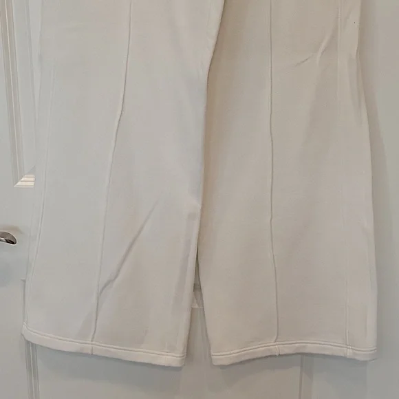 PINK Victoria Secret 2 Piece Matching Set Sweatshirt/Sweatpants White Medium NWT - Picture 9 of 11